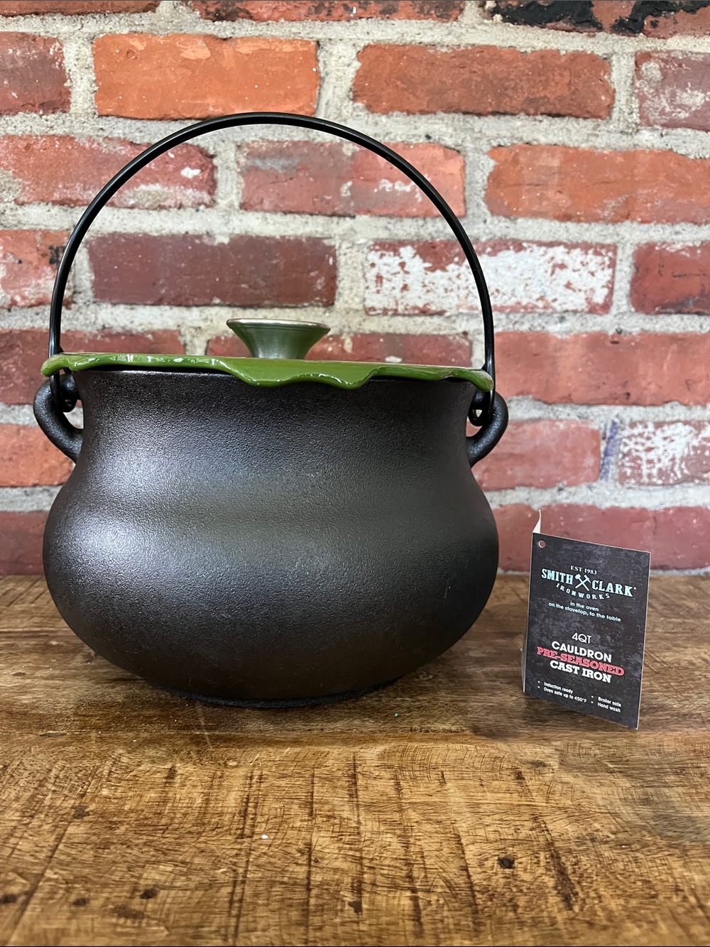 Smith and Clark Cast Iron Cauldron with Green Ceramic Lid - Picture 2 of 10